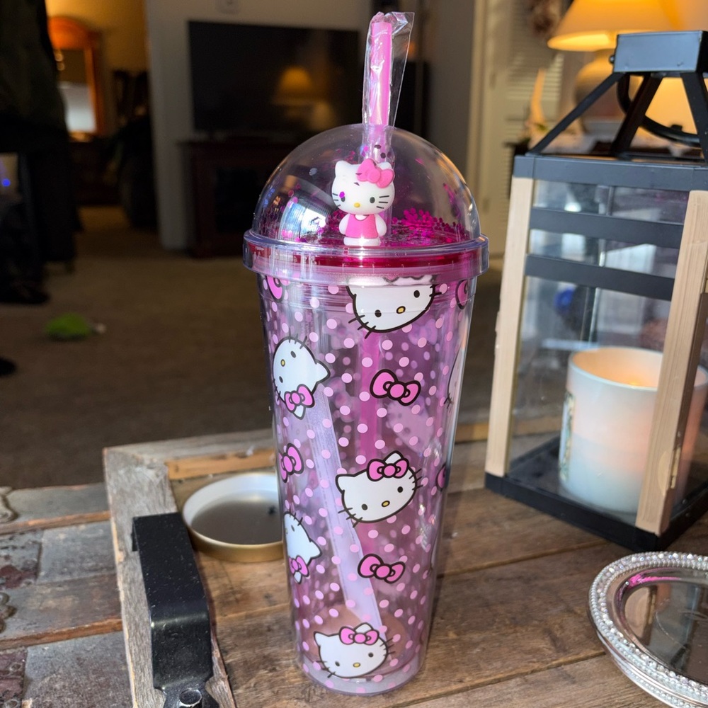 Hello Kitty Glitter Globe Tumbler 24 oz